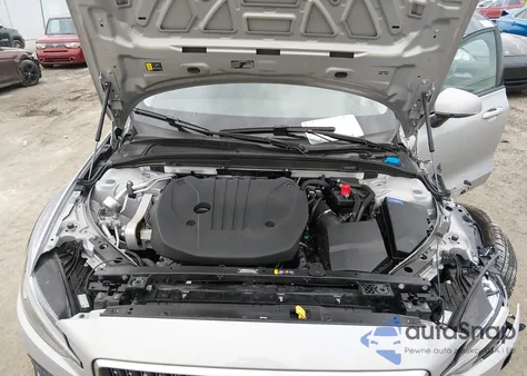 2025 Volvo V60 Cross Country Plus, B5 Awd Gas (Mild Hybrid) z USA, uszkodzony, nr VIN YV4L12WK6S2149595